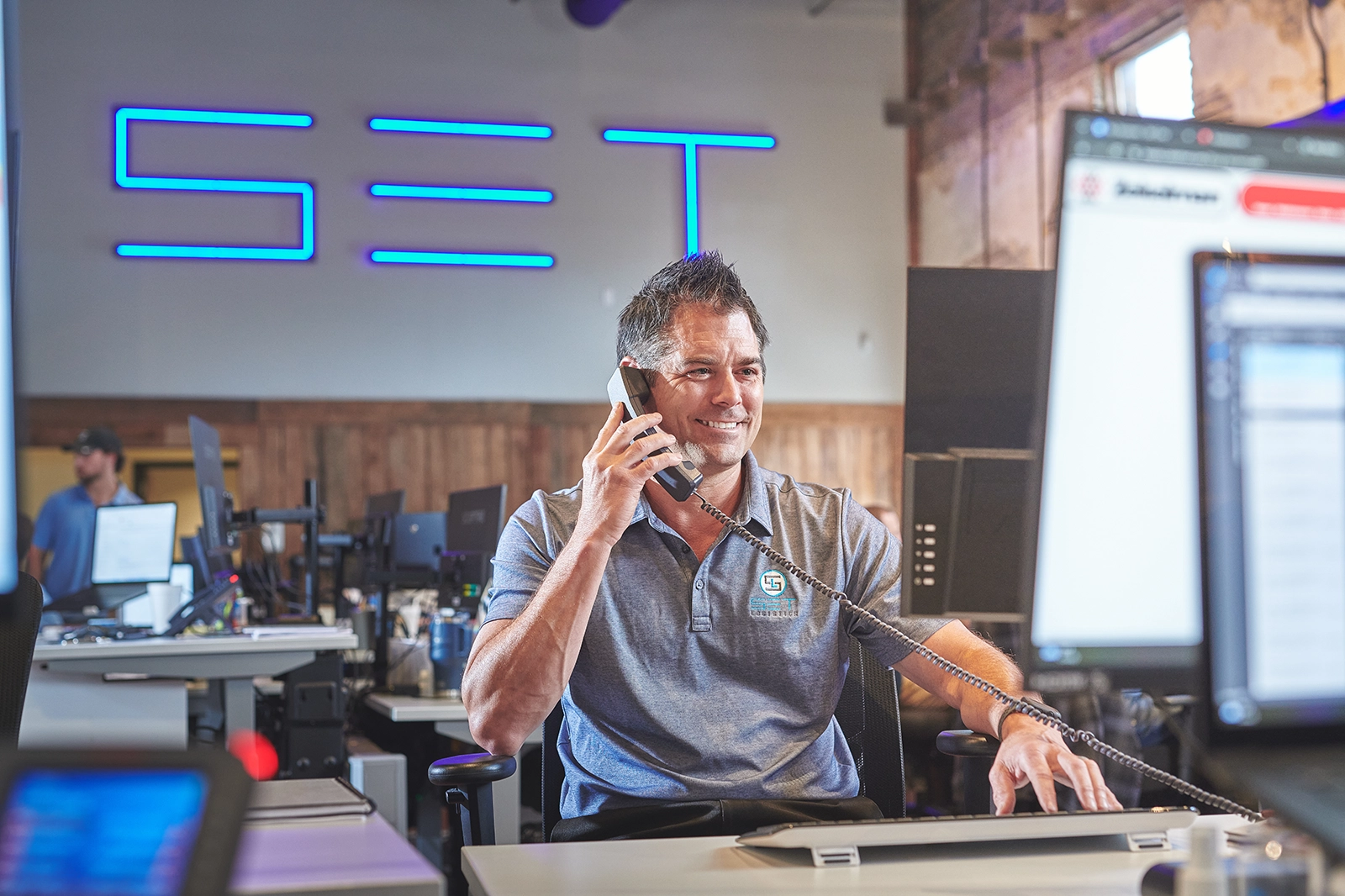 set logistics dispatcher + customer service